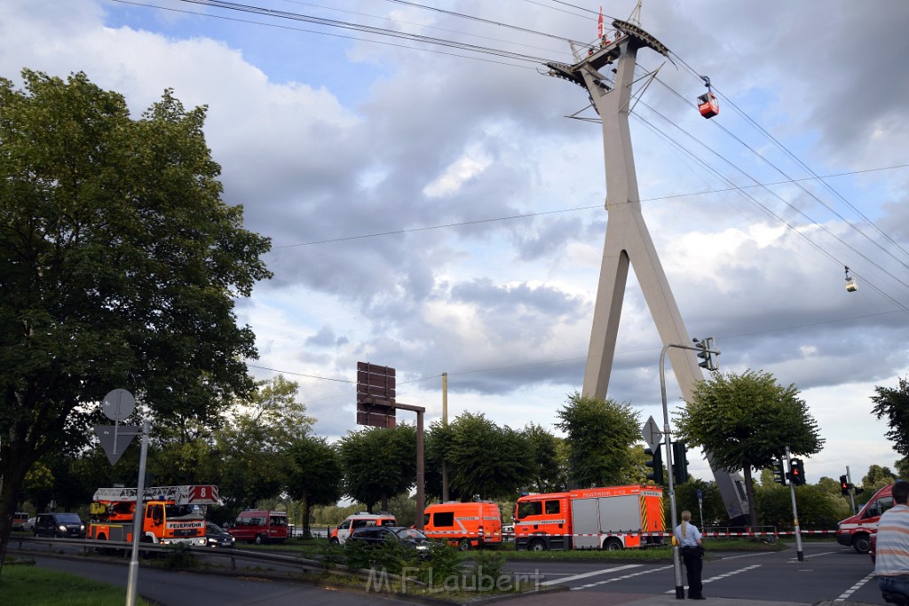 Koelner Seilbahn Gondel blieb haengen Koeln Linksrheinisch P696.JPG - Miklos Laubert